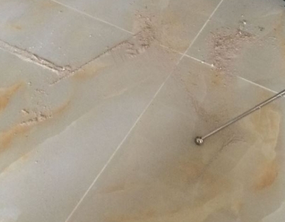 临高瓷砖空鼓维修公司分享粘合剂选择不当在瓷砖铺贴过程中可能导致以下问题