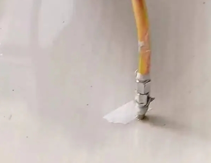 临高瓷砖空鼓维修公司专业解答在瓷砖铺贴过程中，如果使用的砂料过粗（如全部使用了粗砂），可能会导致以下问题