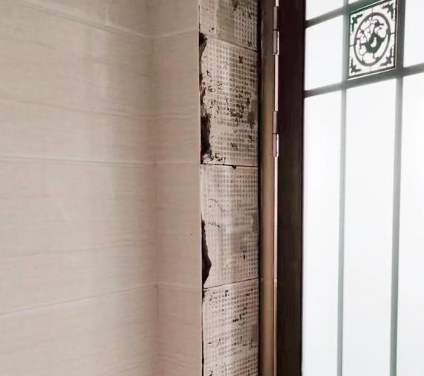 临高瓷砖空鼓免砸砖维修公司分享吸水砖泡水时间不够或过长都会对瓷砖铺贴效果产生影响